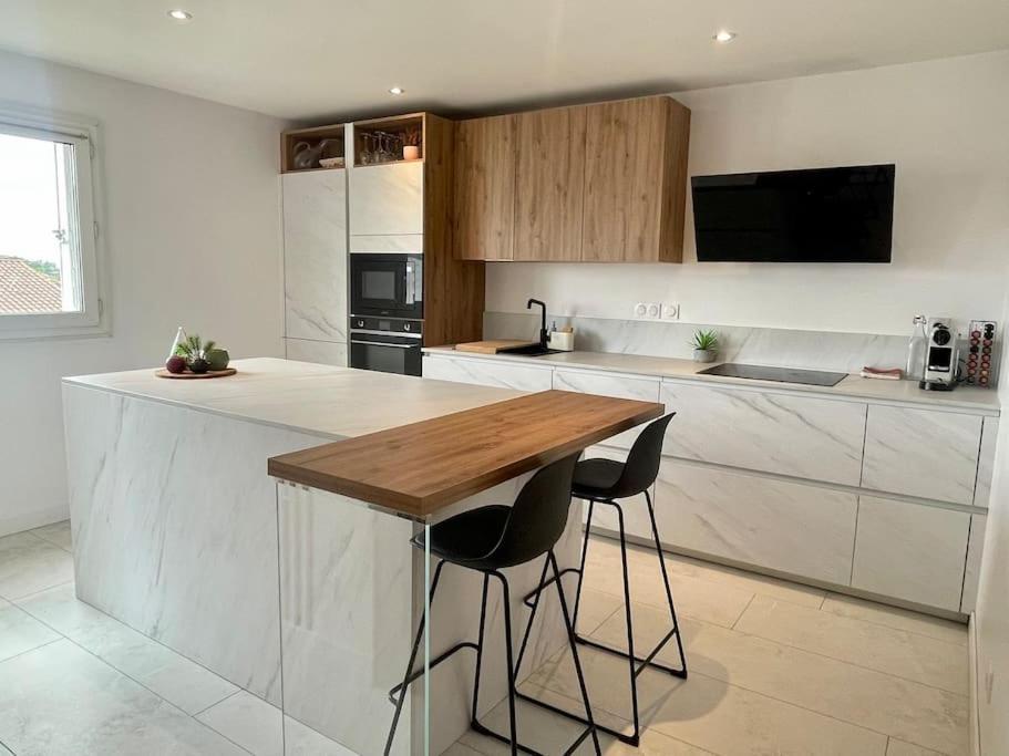 Magnifique 115m2 - 3 - Parking Gratuit Apartamento *