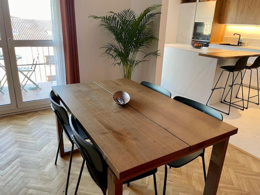 Magnifique 115m2 - 3 - Parking Gratuit Apartamento