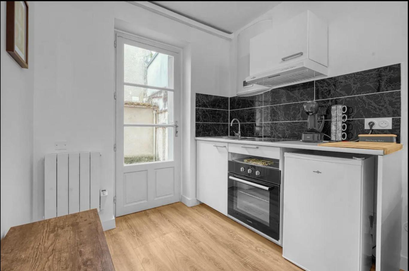 Grand Deux Pieces - Proche Metro - Terrasse Apartment *
