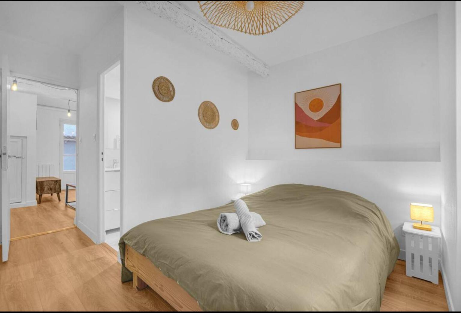 Apartment Grand Deux Pieces - Proche Metro - Terrasse *