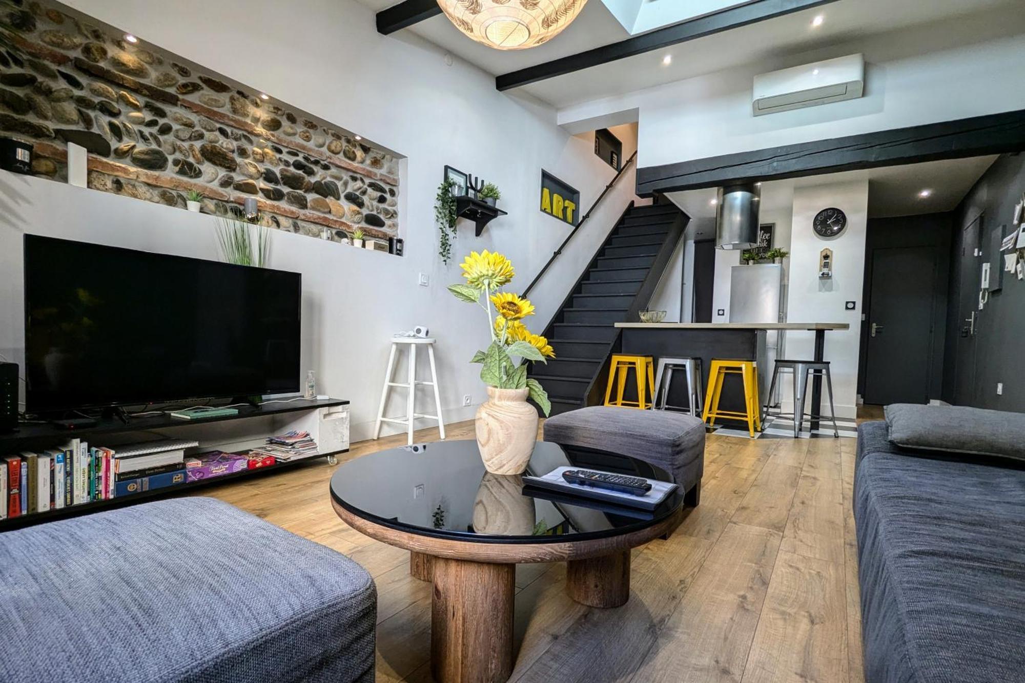 Apartment Grand Duplex - Parking Prive - Centre - Calme *