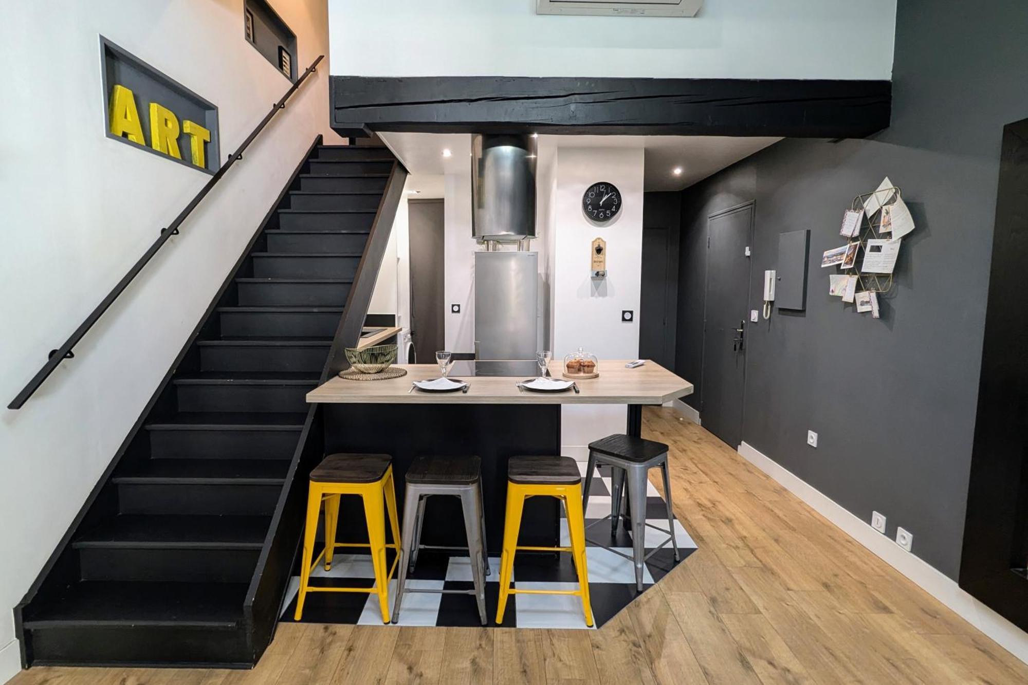 Apartment Grand Duplex - Parking Prive - Centre - Calme