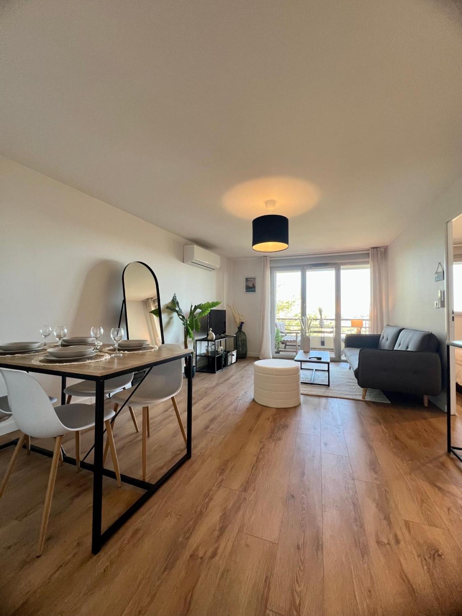 Le Balcon De Jeanne - T2 - Parking - Clim - Terrasse *