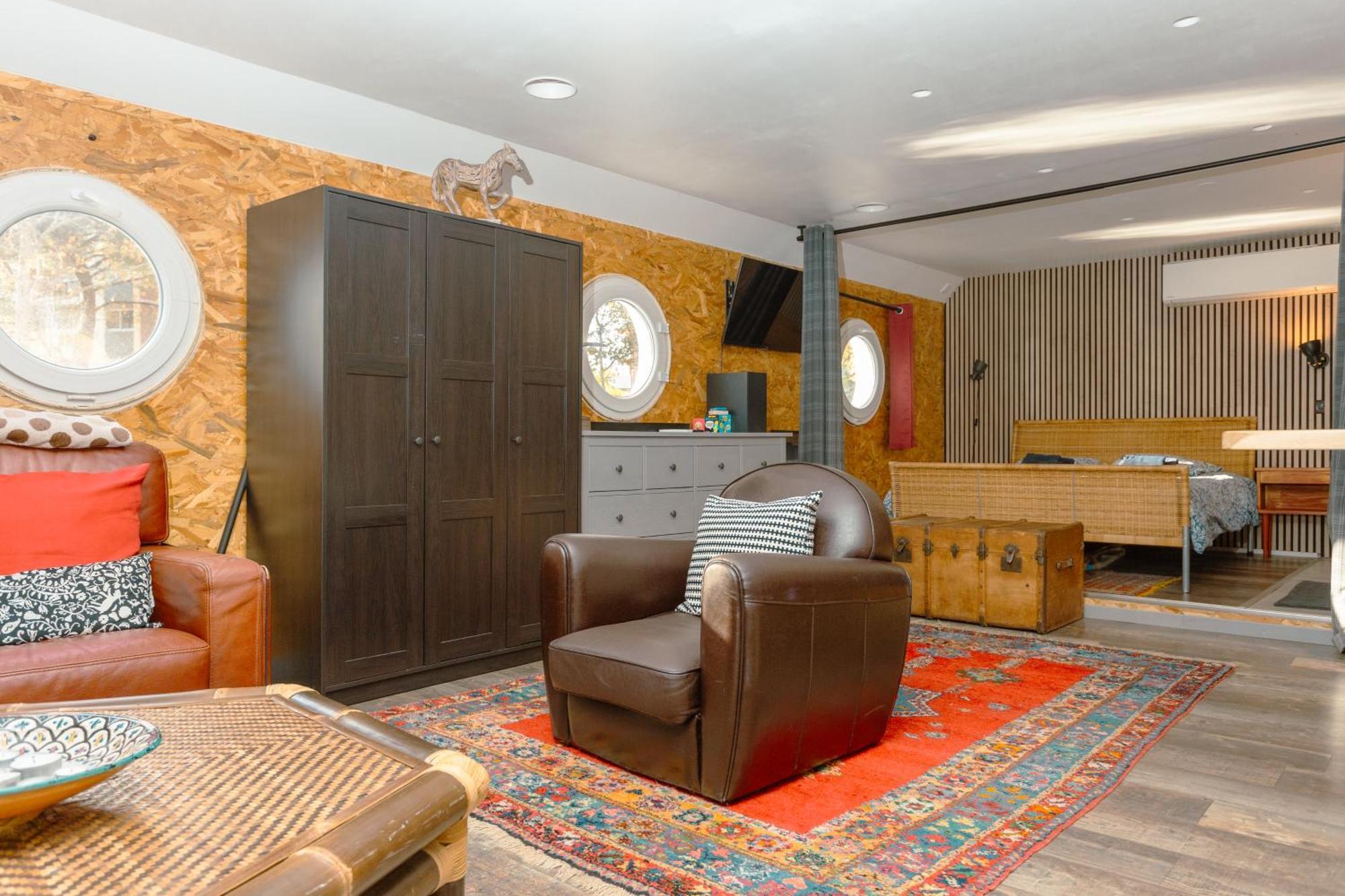 Magnifique Peniche Cosy Et Spacieuse A