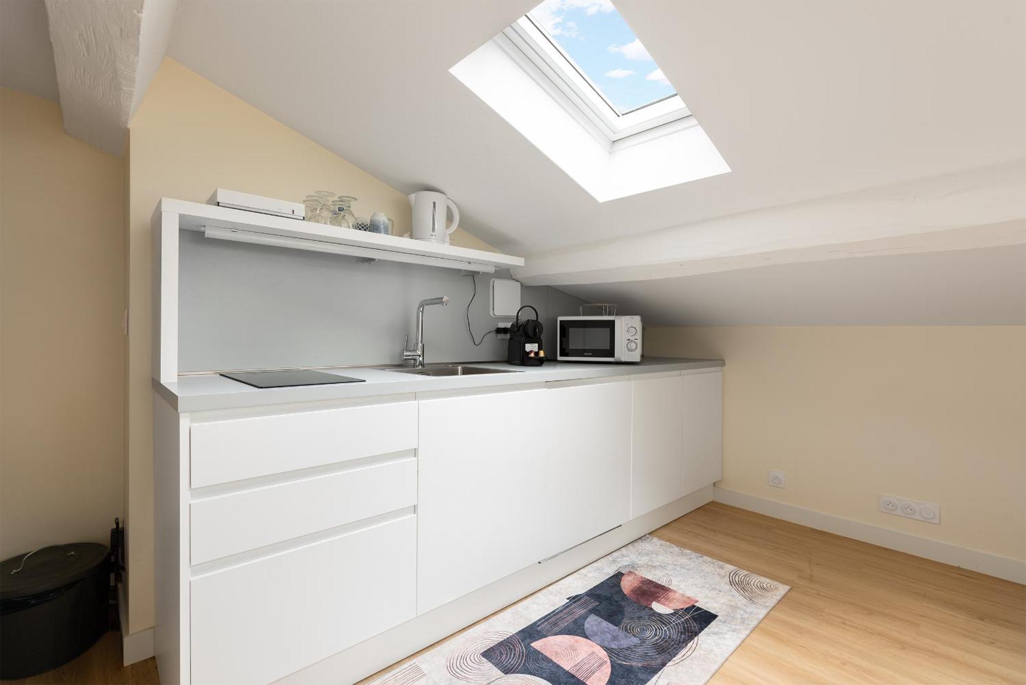 Ideally Located Saint Georges Hypercentre *