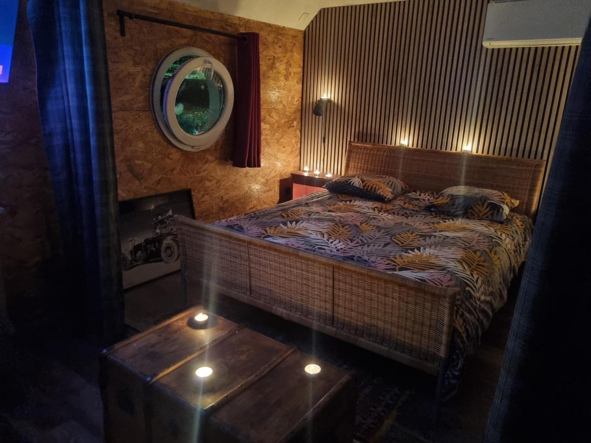 Magnifique Peniche Cosy Et Spacieuse A *