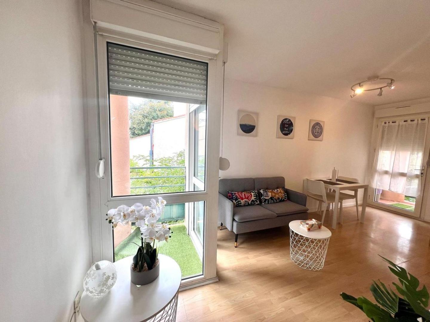 Appartement Charming T1 - Parking - Metro St Agne *