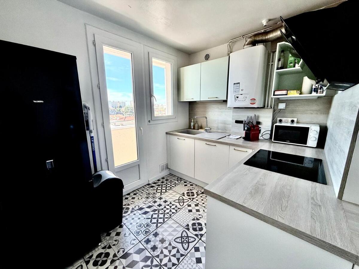 Au Pied Du Metro. Apartamento