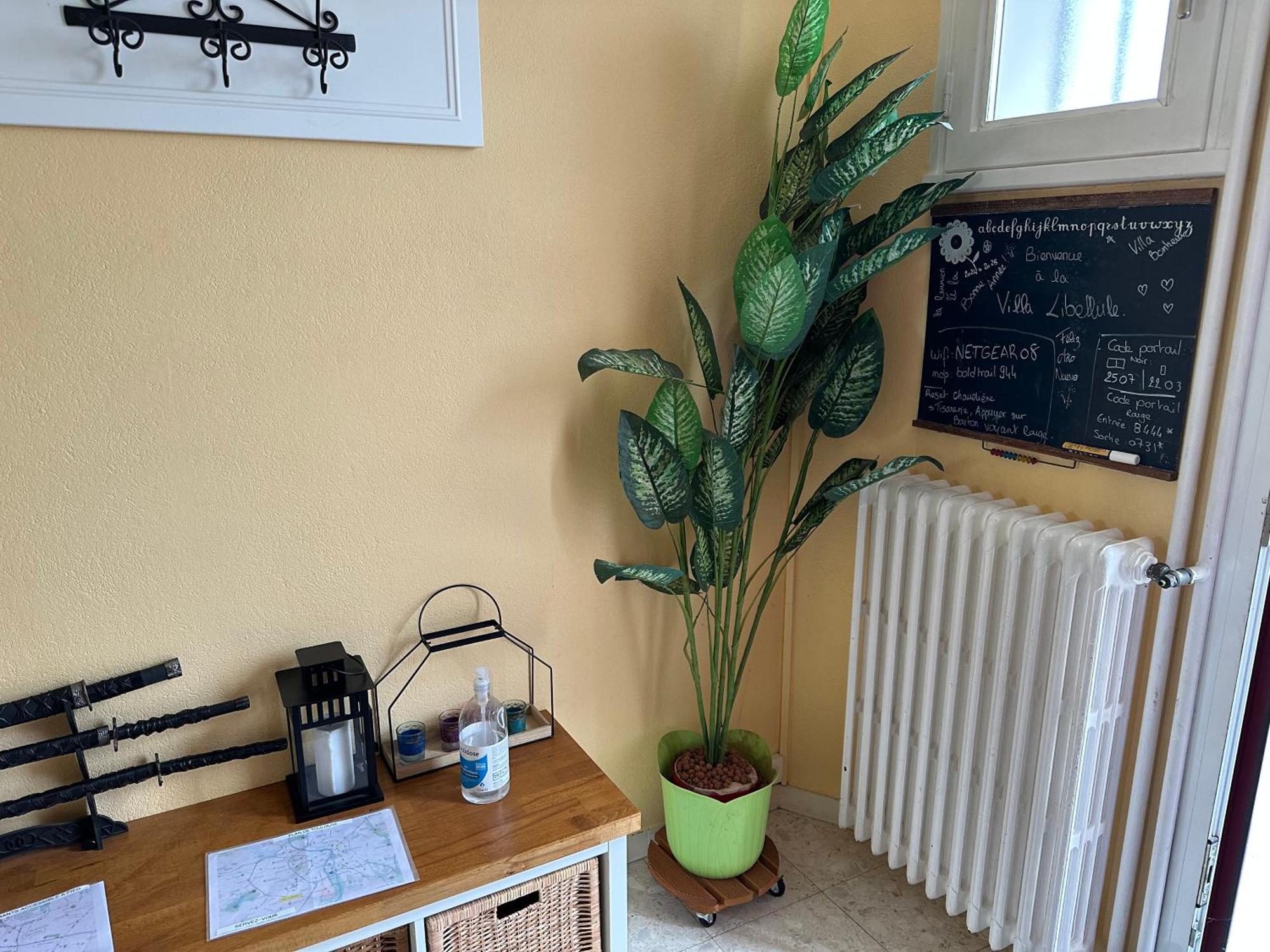 La Libellule 5 2 Sdb 2 Wc Grand Jardin Et Parking Prive Guest house