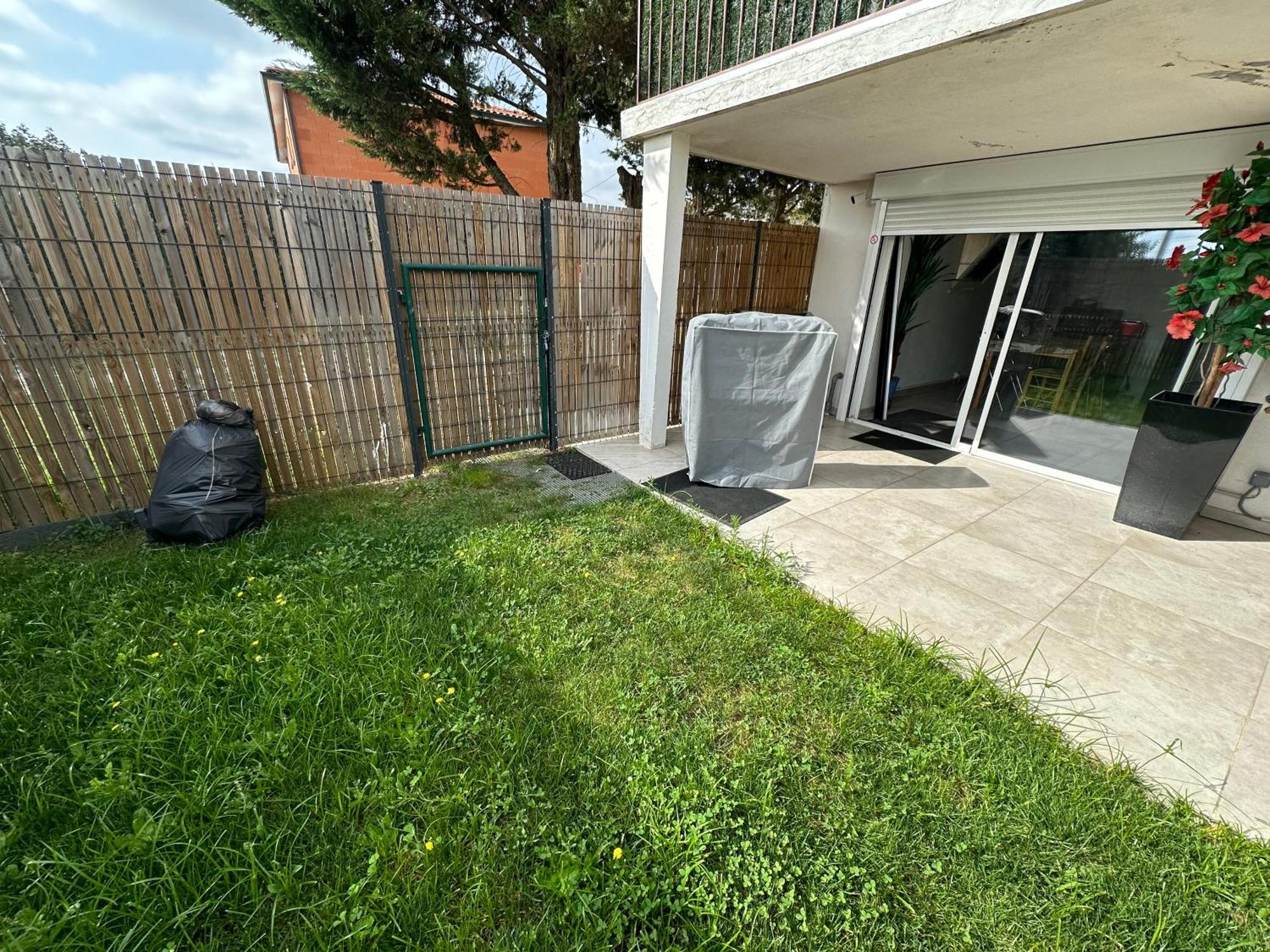 La Libellule 5 2 Sdb 2 Wc Grand Jardin Et Parking Prive Guest house *