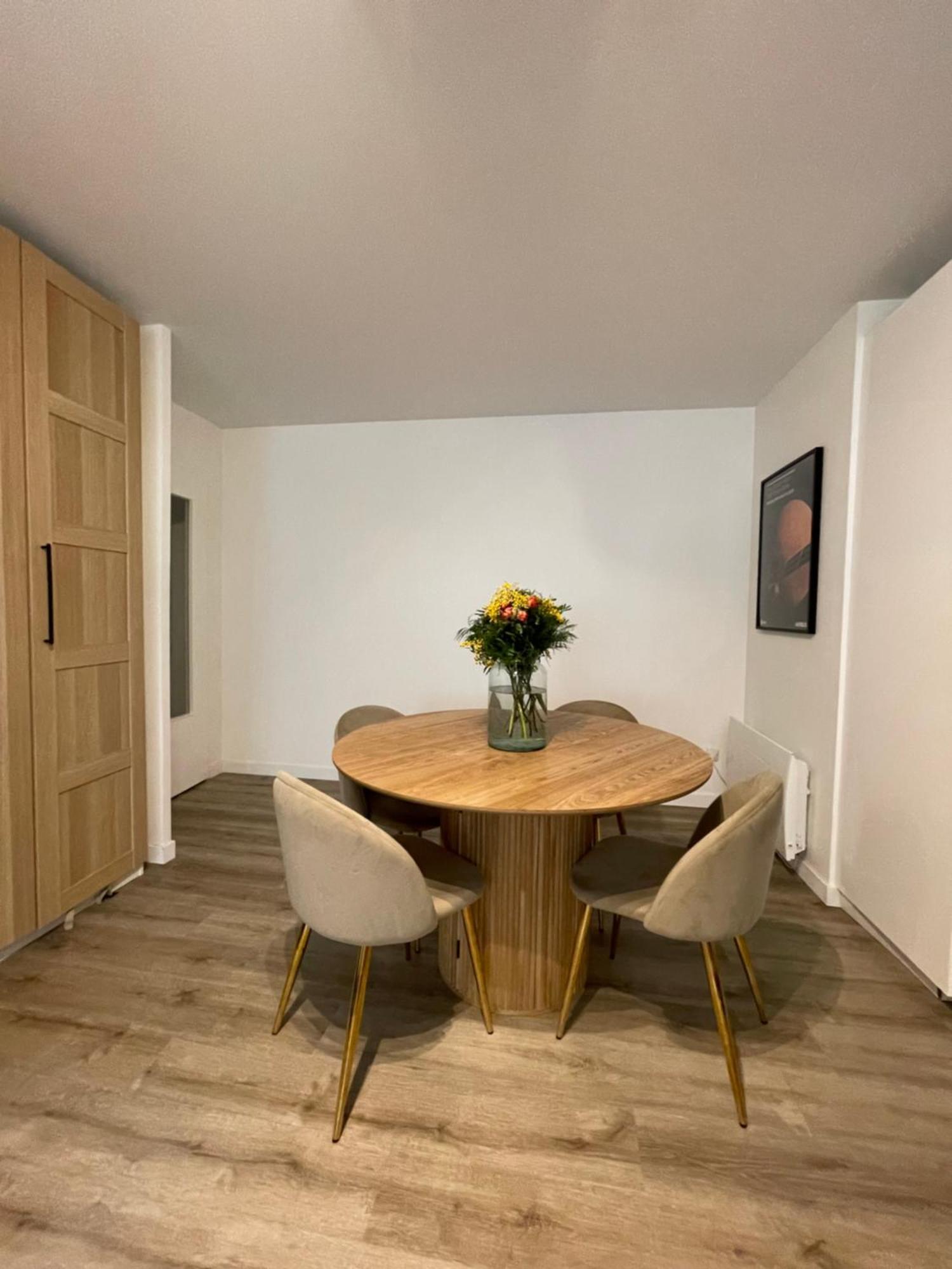 T2 Centre Apartment *