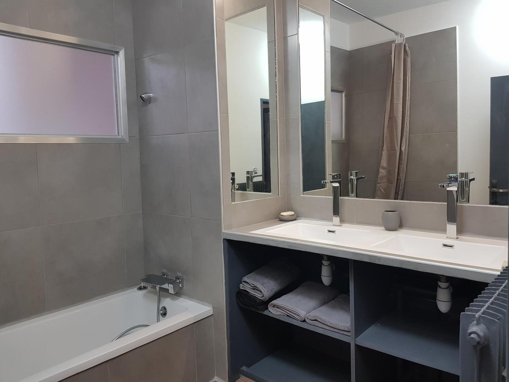 Appartement 3 Place Du Capitole T4 *