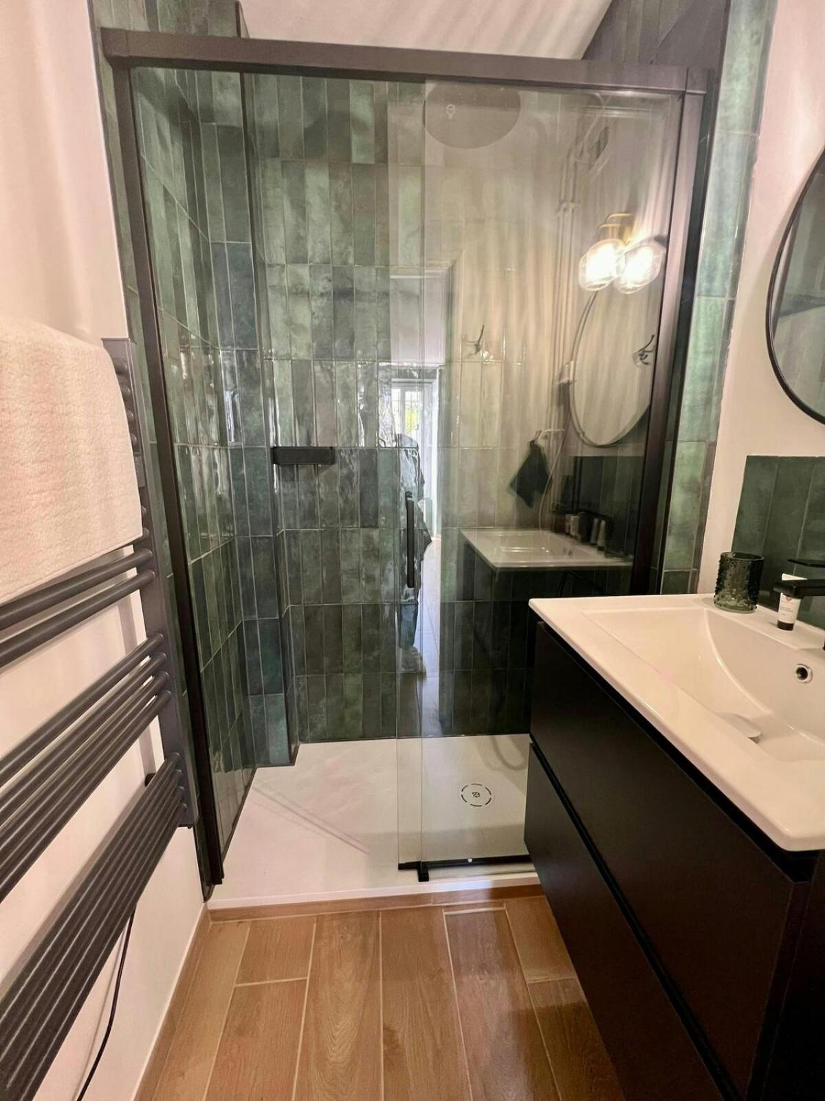 Appartement Beethoven - Metro - Tramway - Parking *