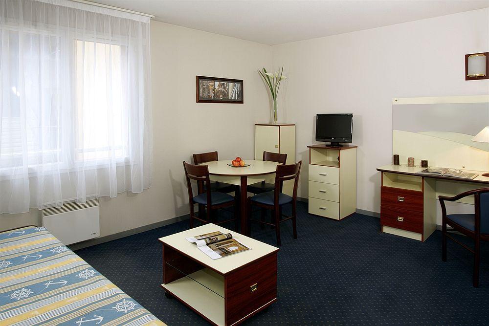 Zenitude Hôtel-résidences Métropole Hotel