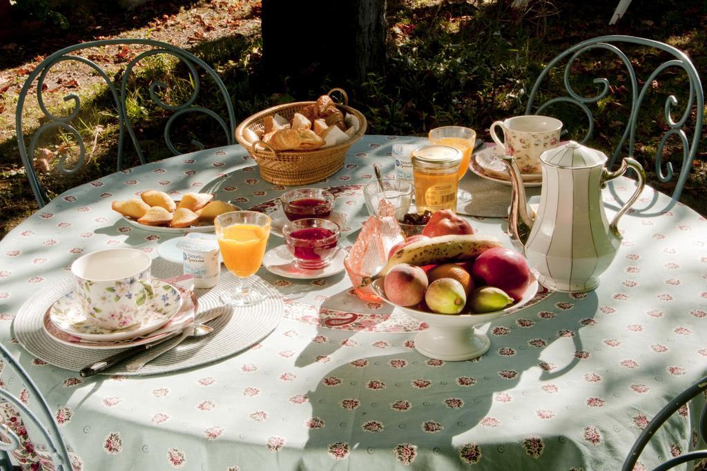 Couette-café Lea 2*