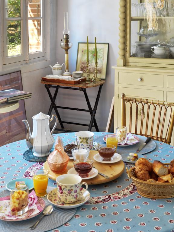 Couette-café Lea 2*