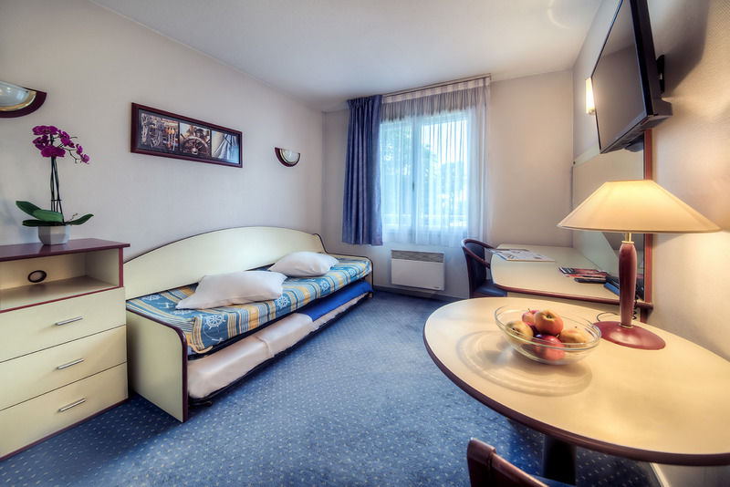 Zenitude Hôtel-résidences Métropole Hotel