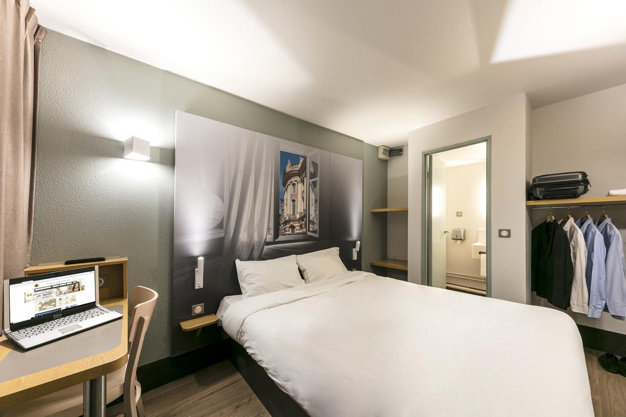 Cité De L'espace Mouchotte Hotel