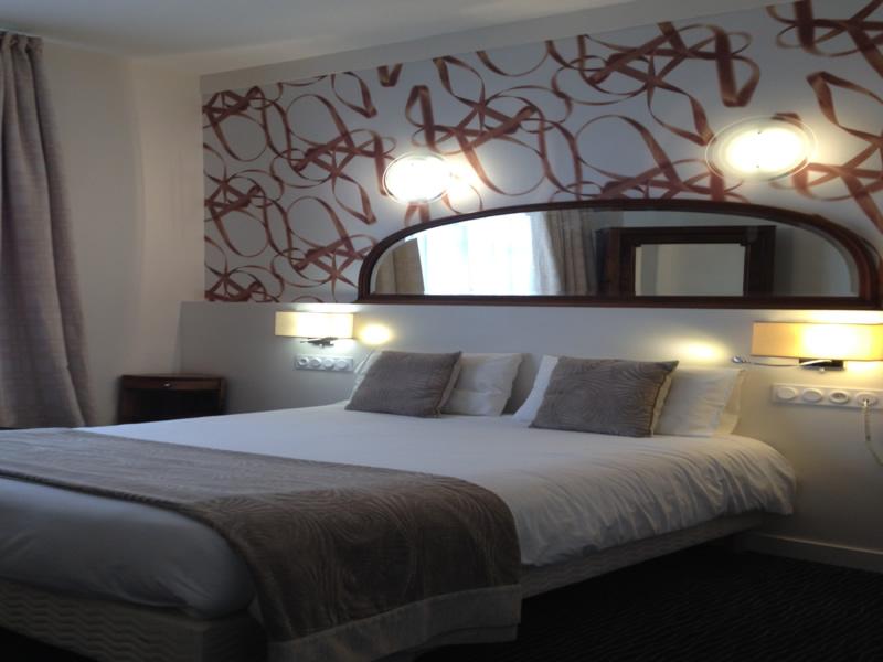 Raymond 4 Hotel