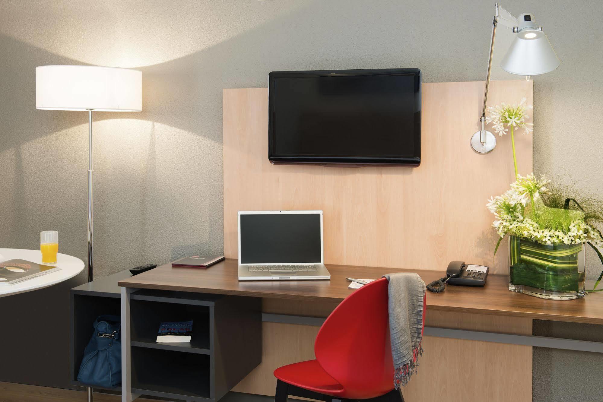 Adagio Centre Ramblas Apartahotel 4*