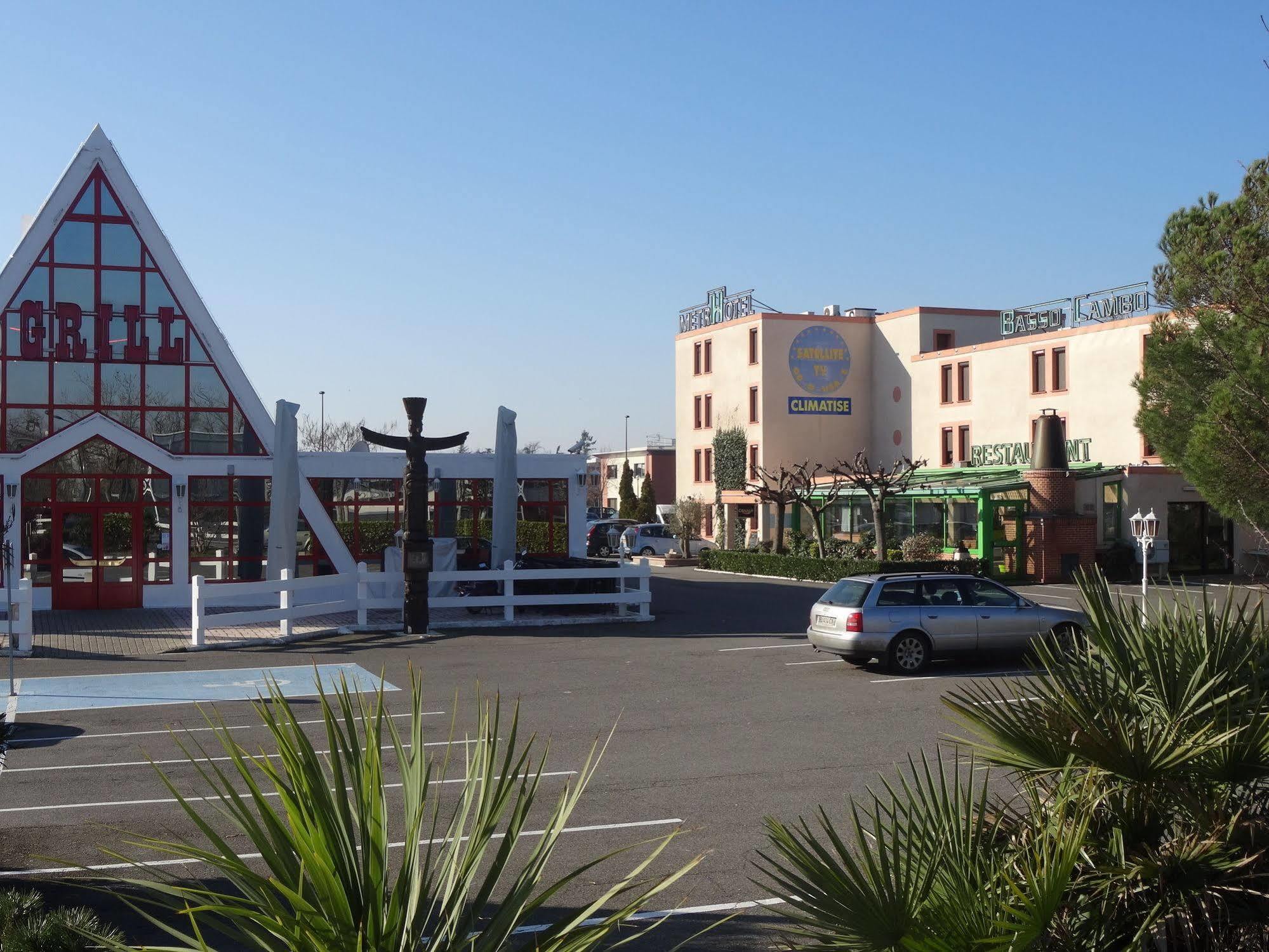 Metrhotel Cambo Hotel