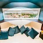 Parenthese Concept Room