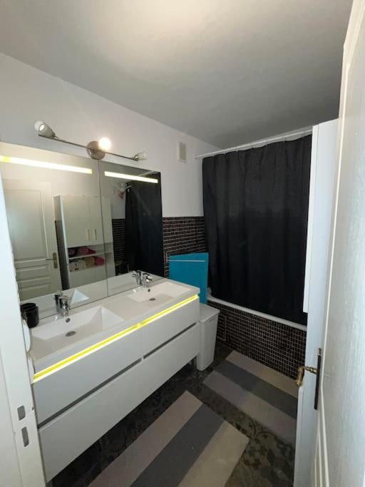 Flat Apartment *