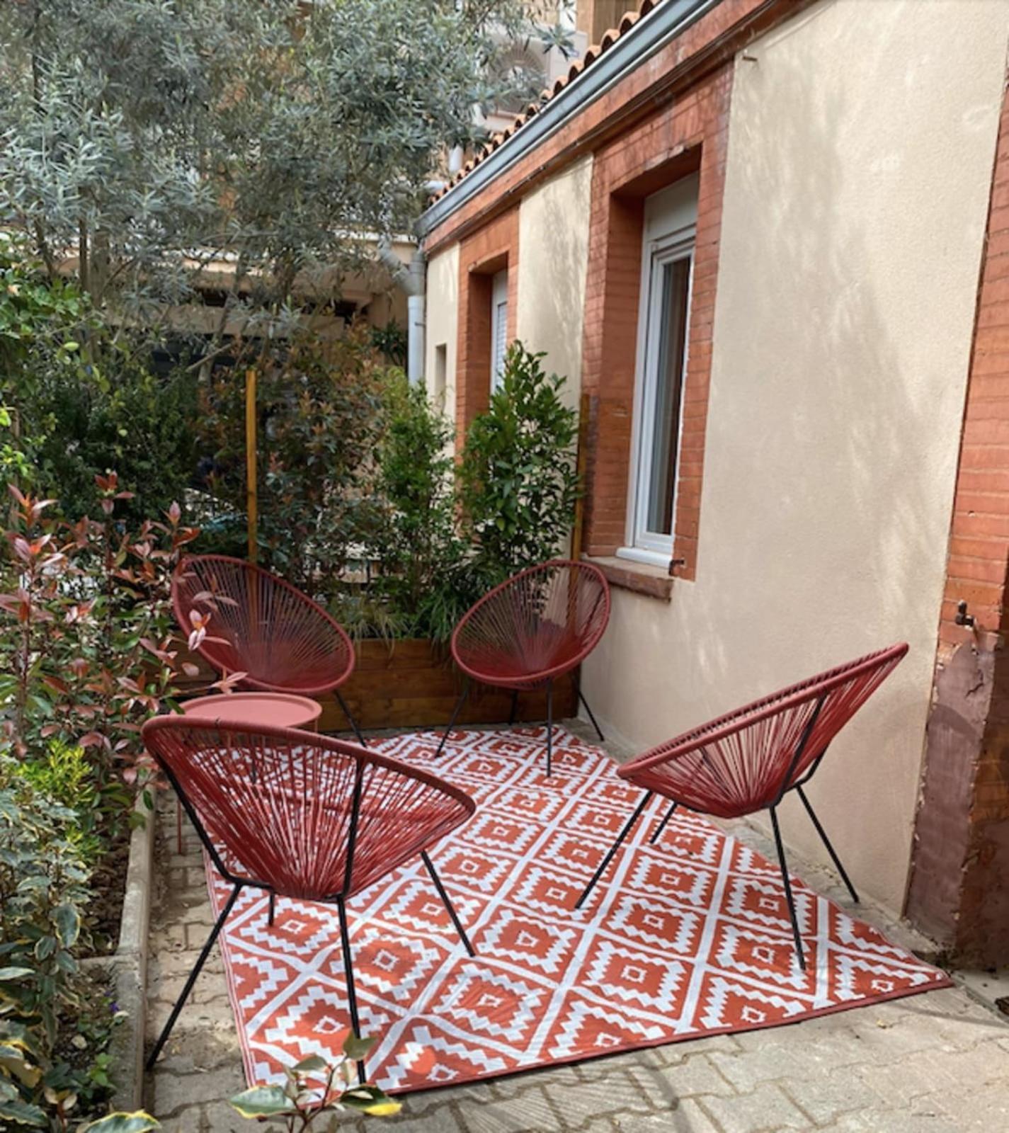 Pleasant And Bright Chartreuse With Terrace