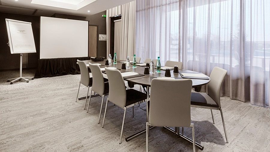 Courtyard By Marriott Airport Hotel