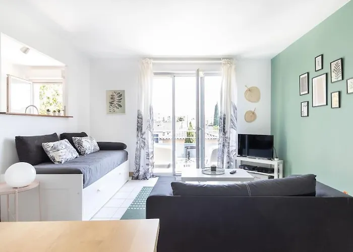 Beautiful Apartment With Terrace + Private Parking