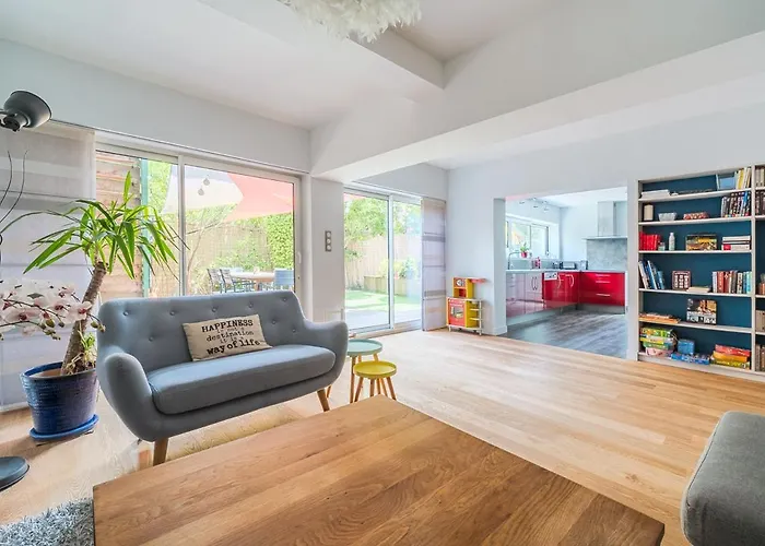 Apt T5 Renove Avec Bureau Jardin Et Parking En Centre Ville