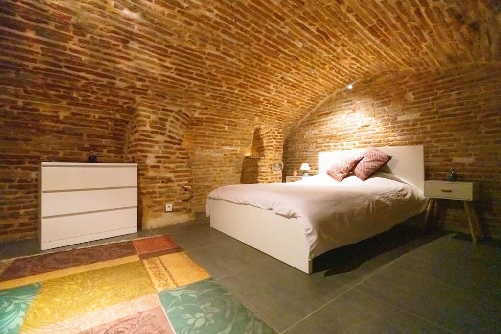 Apartment Le Nightflyer T2 Atypique De Brique Et En Cave *