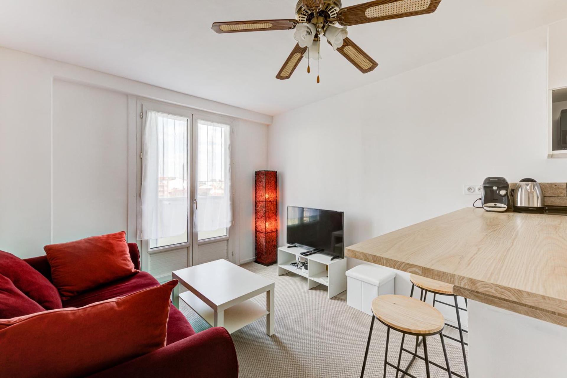 Guest house Le Central - Chambre Privative Avec Salon Et Terrasse Privee