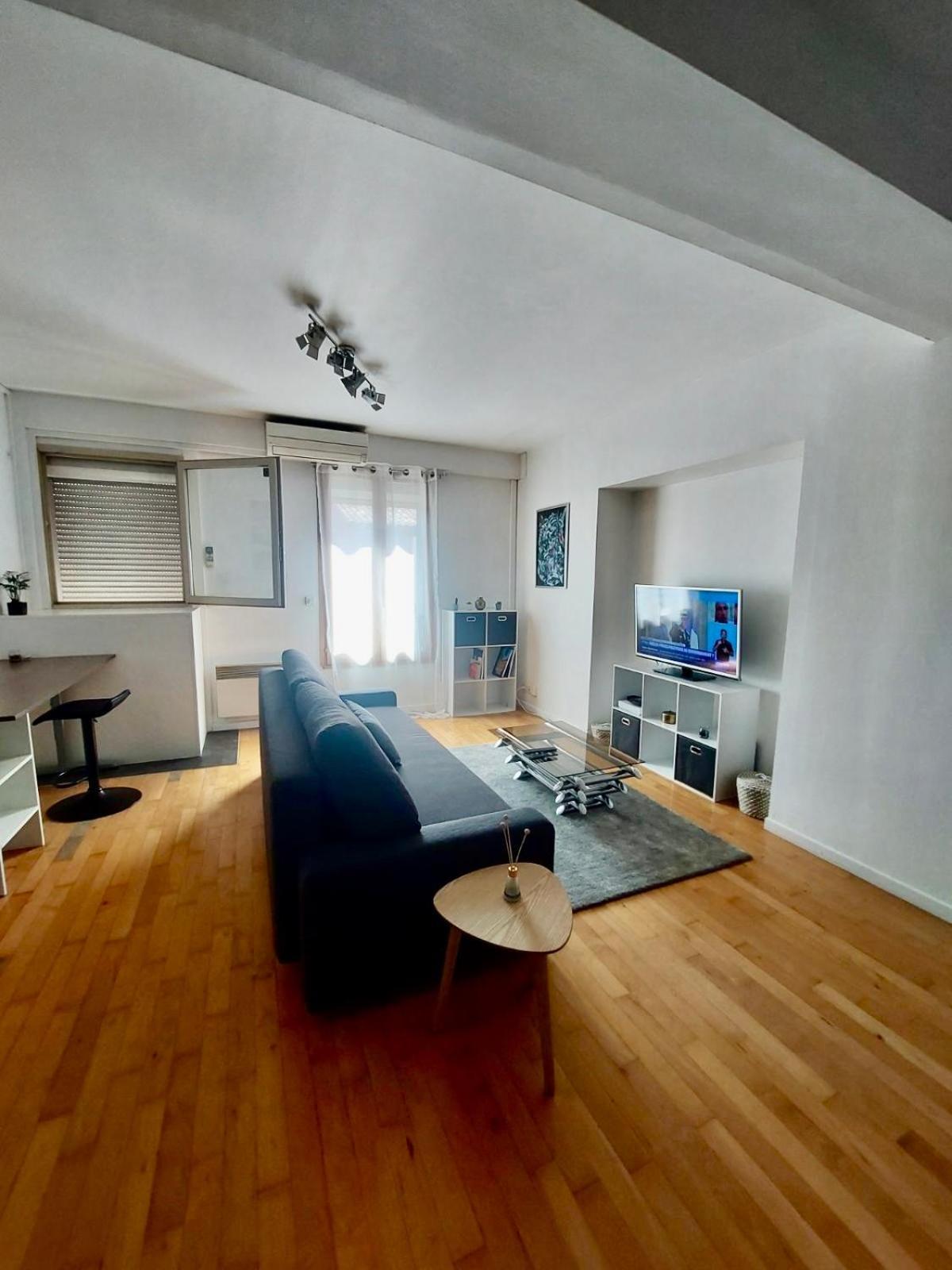 Grand T2 Pont Des Demoiselles Appartement
