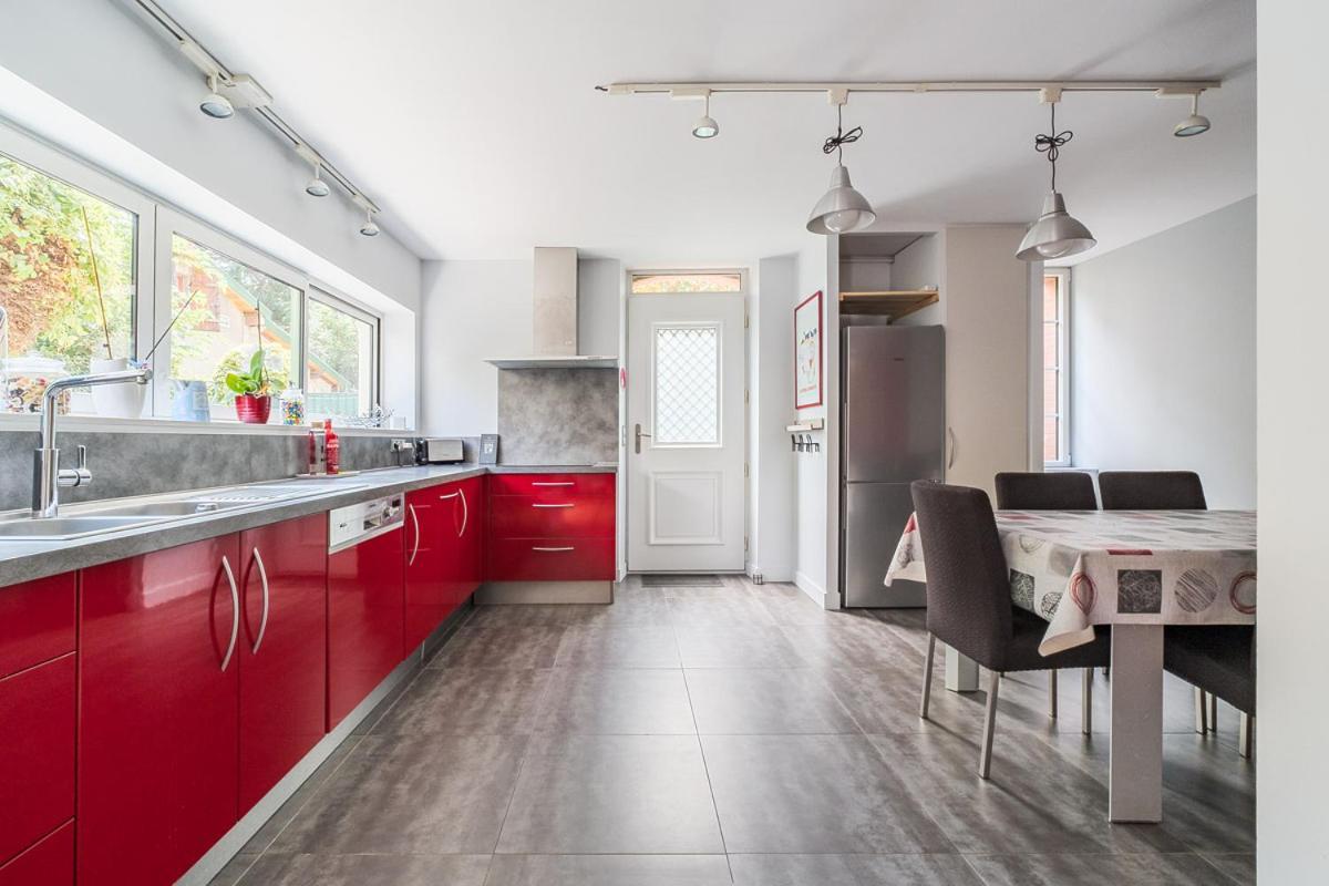 Apartment T5 Renove Avec Bureau Jardin Et Parking En Centre