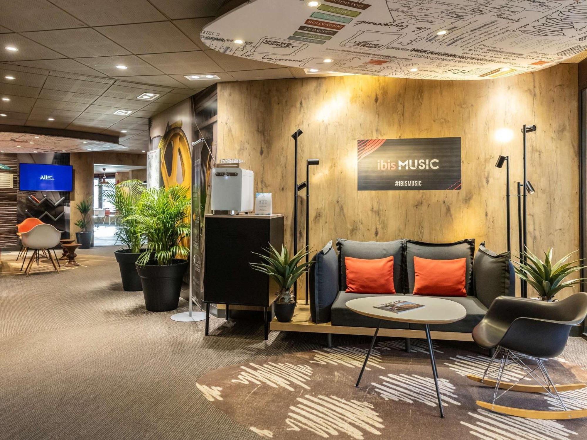 Hotel Ibis Pont Jumeaux 3*