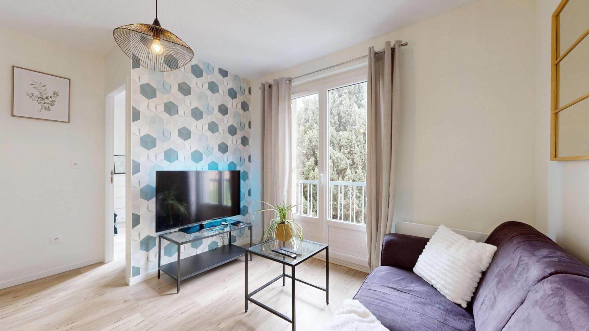 Expat Renting - Le Pastel - Netflix - Zenith
